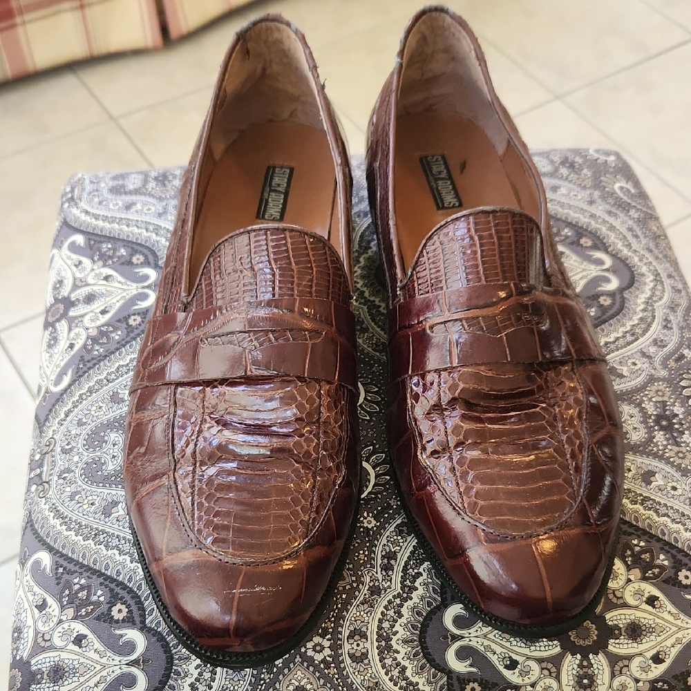 Elegant Brown Crocodile Pattern Loafers
